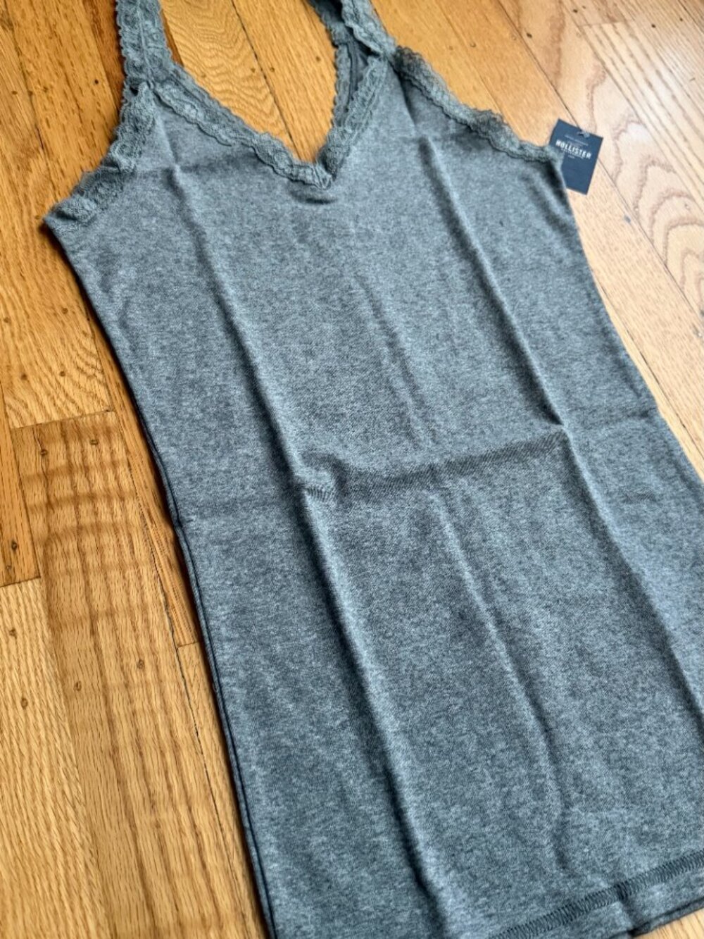 NWT Hollister Heather Grey Lace Trim Slim Fit Camisole Tank Top - Medium